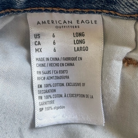 American Eagle Relaxed Mom Jeans Women’s 6 Long Blue Light Wash Tapered Ripped - Picture 3 of 16